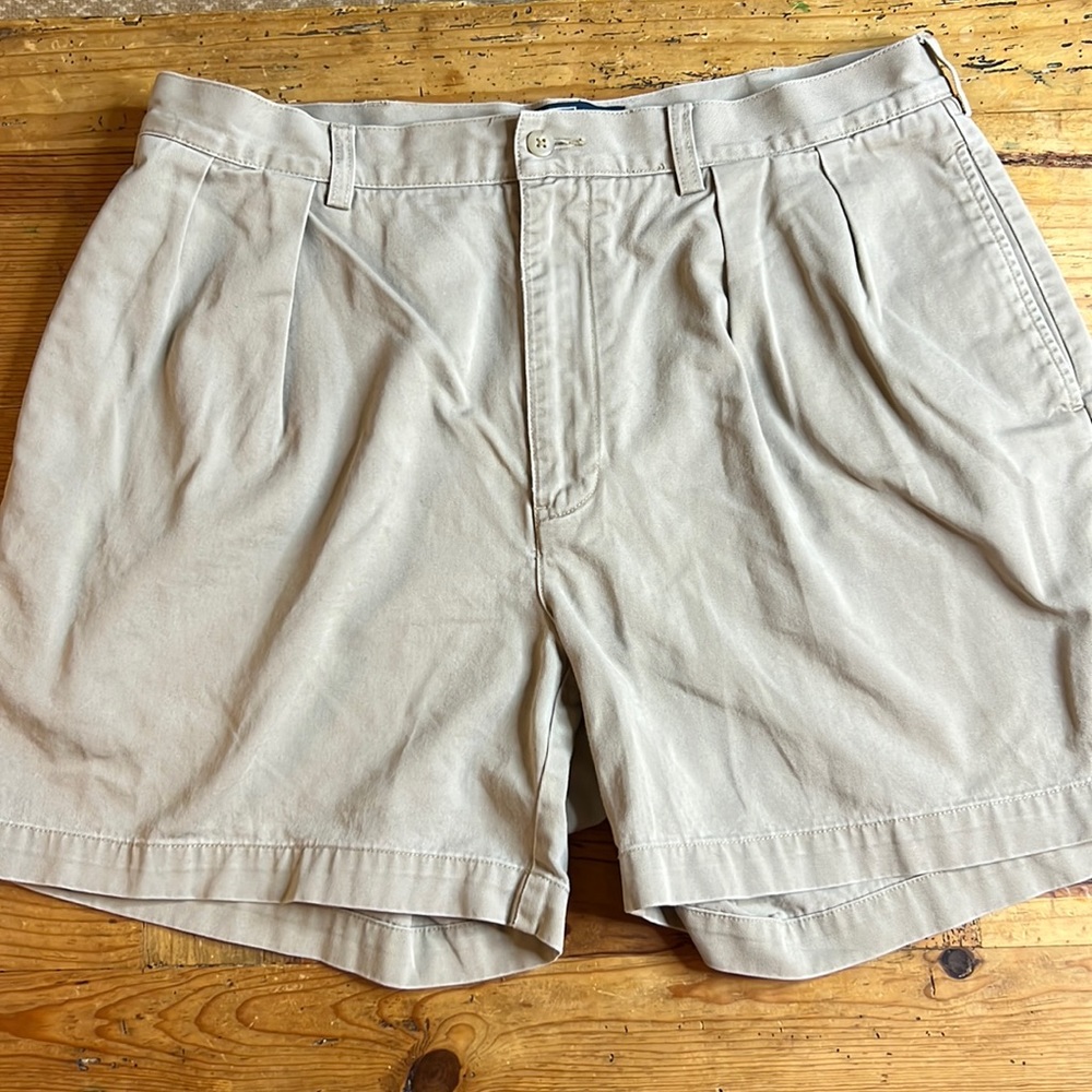 Polo by Ralph Lauren khaki shorts 35x5”